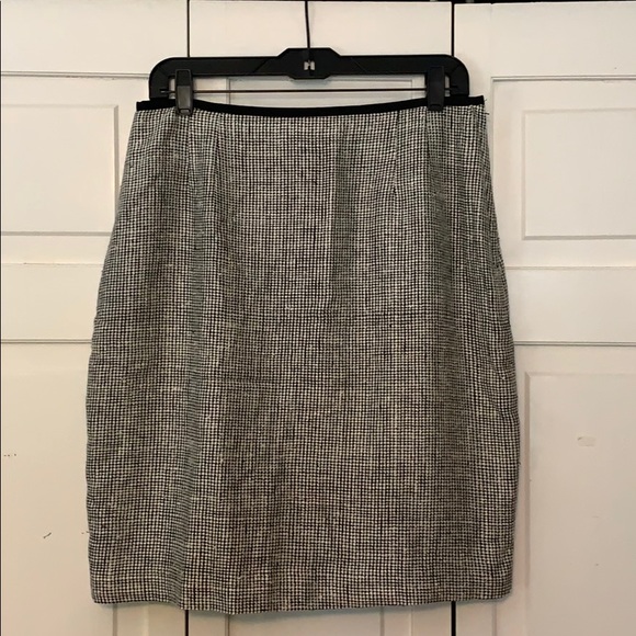Ellen Tracy Dresses & Skirts - Ellen Tracy silk pencil skirt size 12